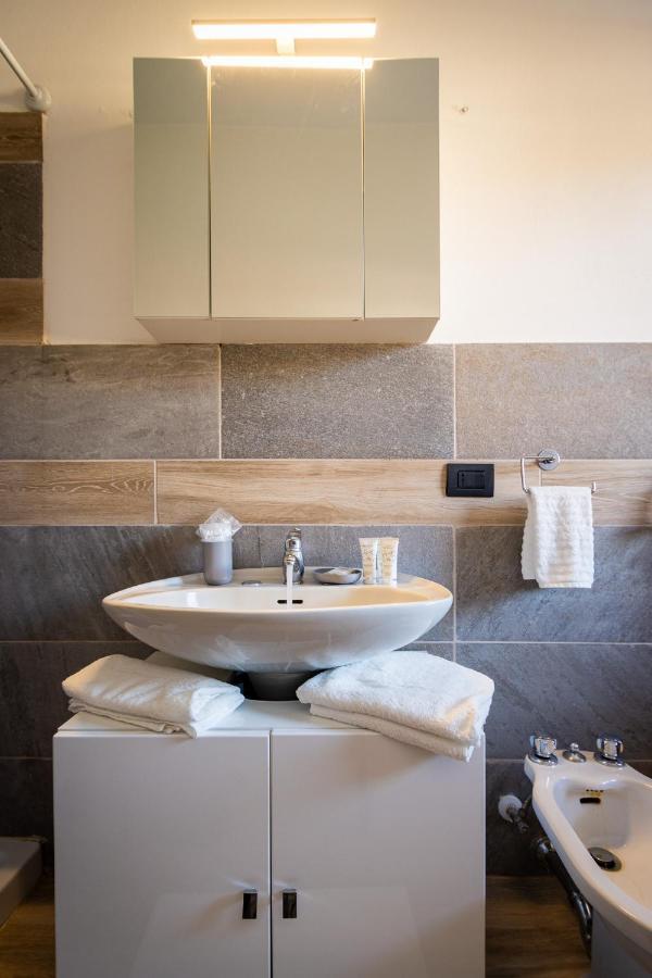 Blue Wave Apartment Arona - Lago Maggiore Zewnętrze zdjęcie